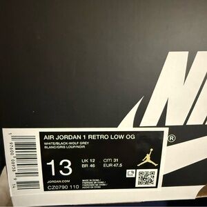 New-Jordan 1 Retro Low OG in White and Black mens size 13